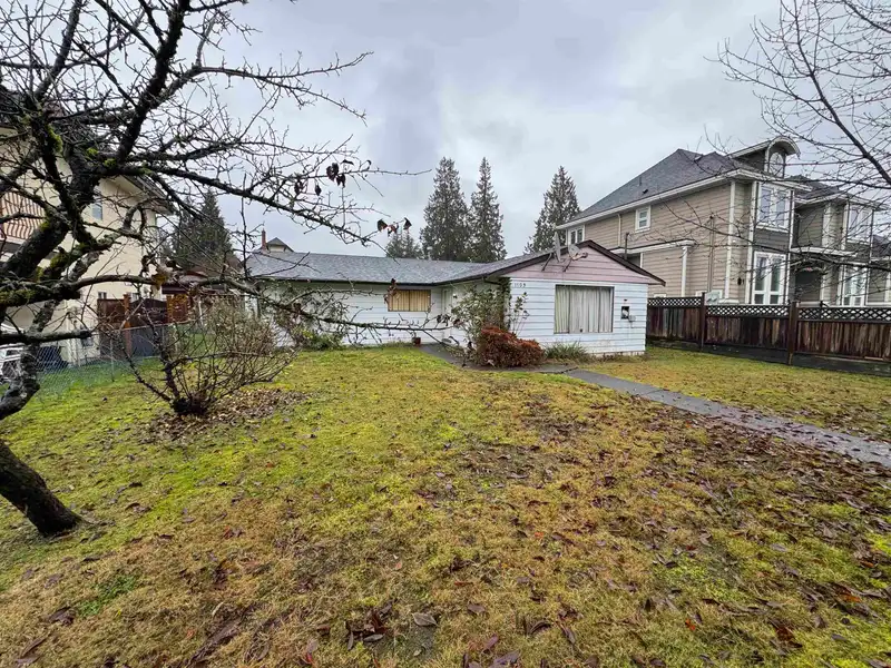 1103 COMO LAKE AVENUE - photo 4 of 7