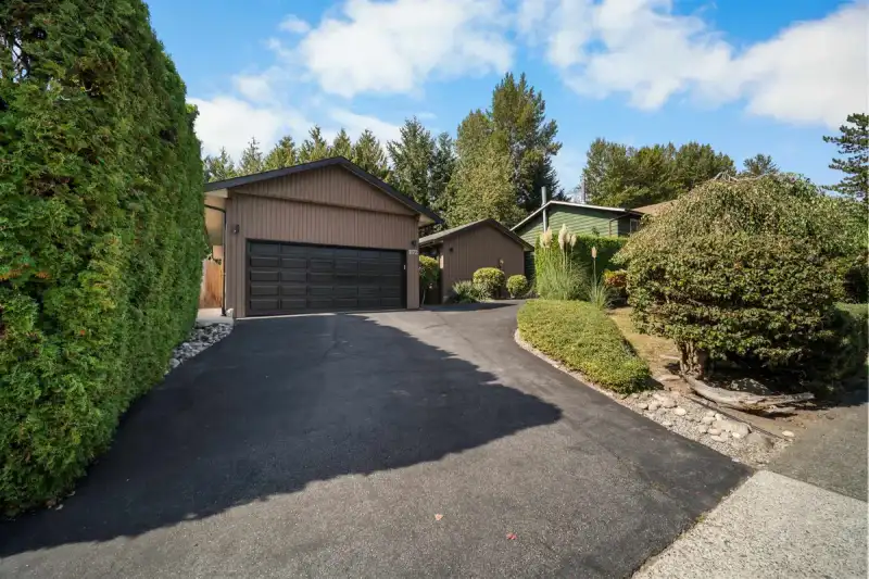 1172 EAGLERIDGE DRIVE - photo 2 of 33