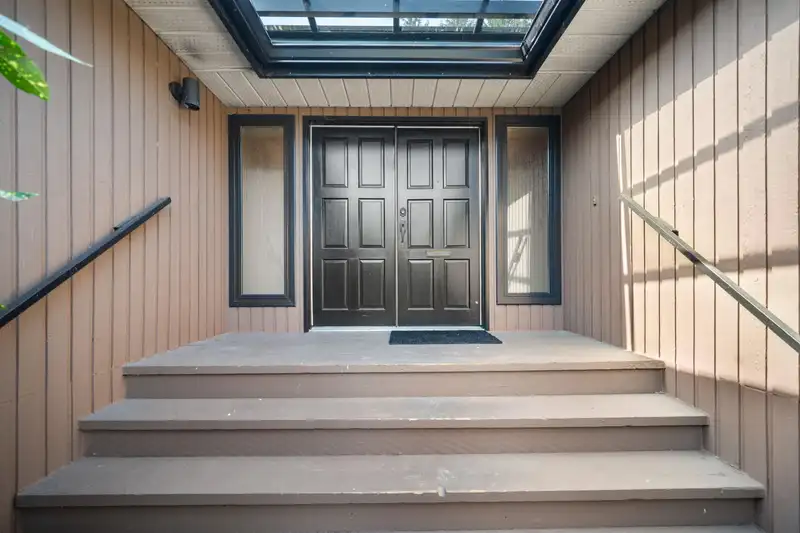 1172 EAGLERIDGE DRIVE - photo 3 of 33