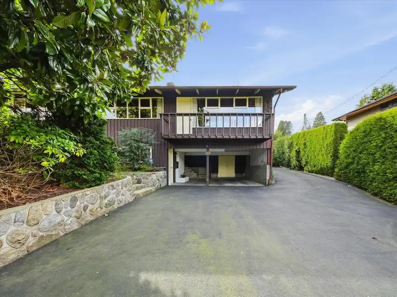 809 ROSLYN BOULEVARD - photo 1 of 35