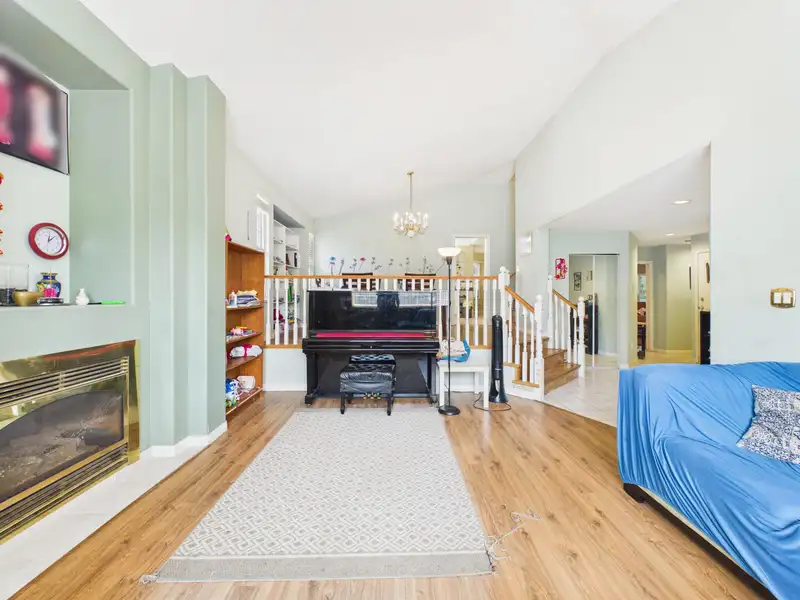 10576 154A STREET - photo 3 of 39