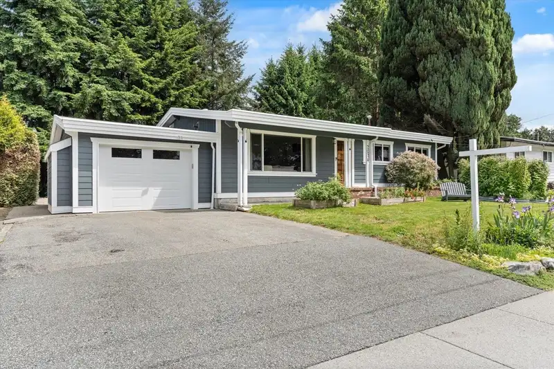 2074 BEAVER STREET - photo 3 of 36