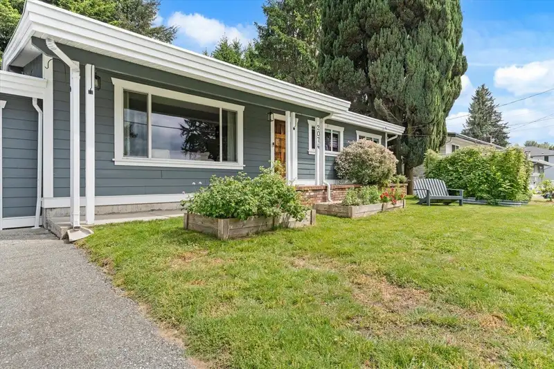 2074 BEAVER STREET - photo 4 of 36