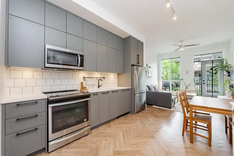202 14968 101A AVENUE - photo 1 of 37