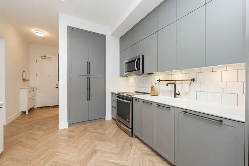 202 14968 101A AVENUE - photo 4 of 37
