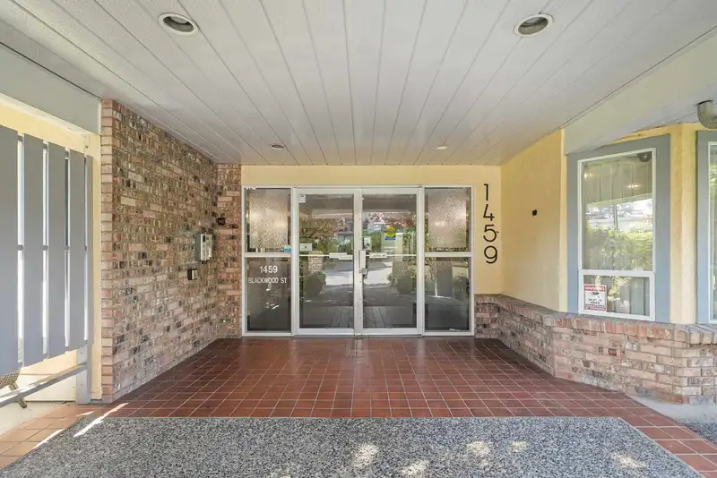 307 1459 BLACKWOOD STREET - photo 4 of 28