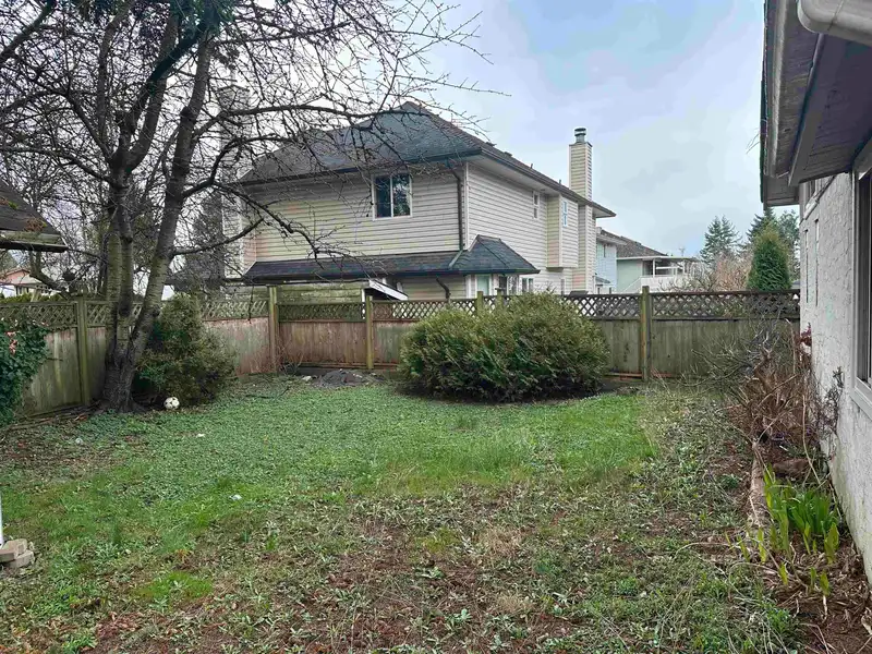 11140 84 AVENUE - photo 2 of 2
