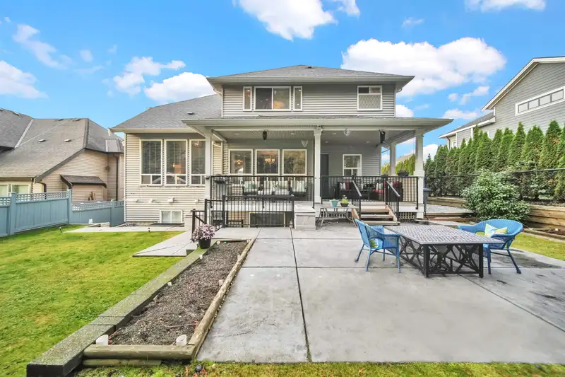 16288 60 AVENUE - photo 4 of 39