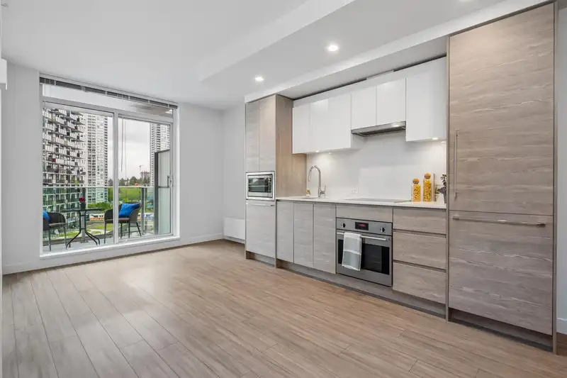 807 13655 FRASER HIGHWAY - photo 4 of 33