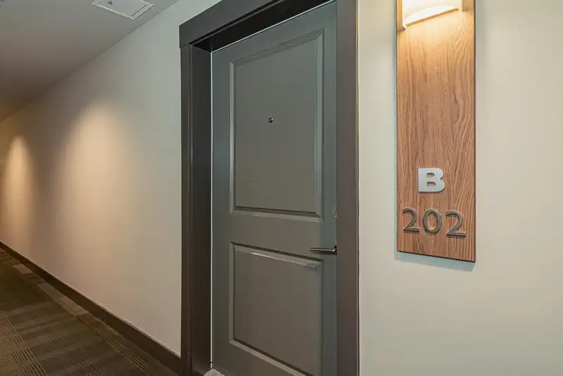B202 20487 65 AVENUE - photo 3 of 32