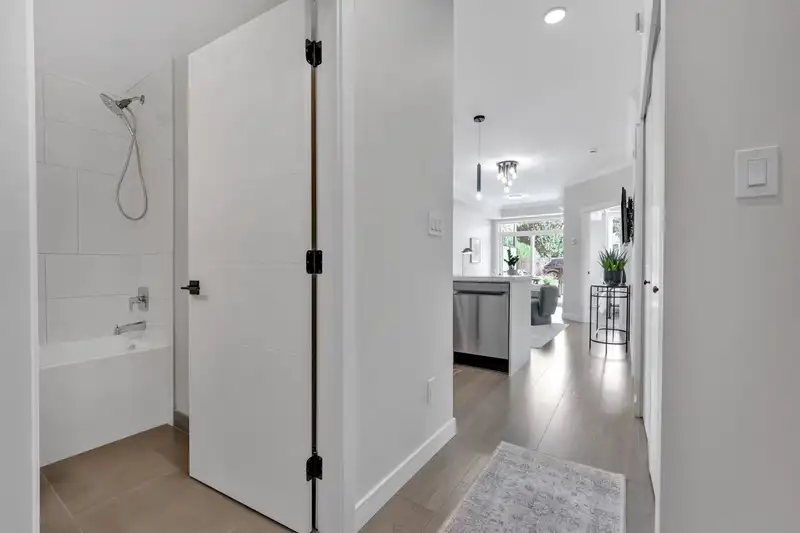 310 12143 223 STREET - photo 2 of 39
