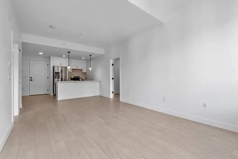 411 19945 BRYDON CRESCENT - photo 2 of 20
