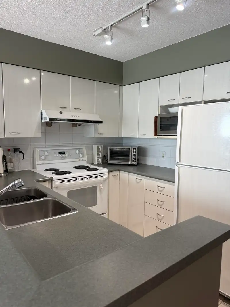 2501 6088 WILLINGDON AVENUE - photo 4 of 7