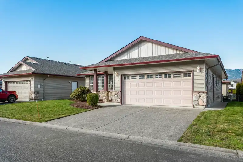 43 7330 ELM ROAD - photo 4 of 40