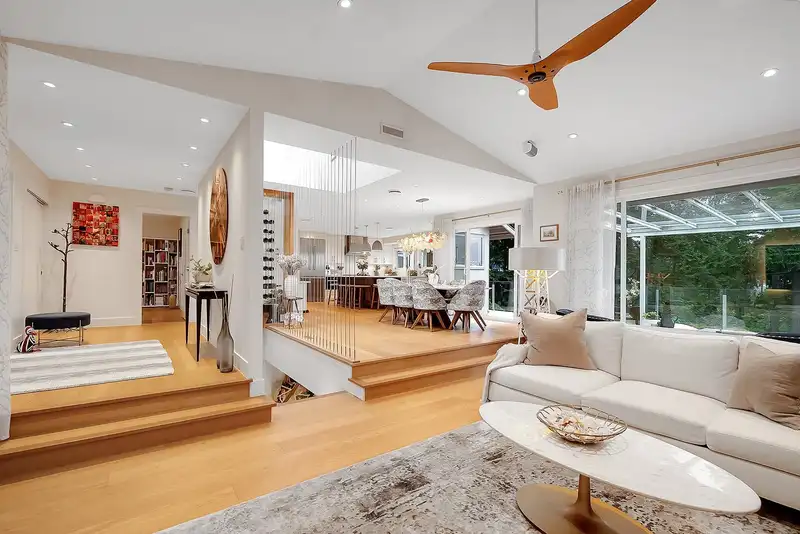 3706 SOUTHRIDGE PLACE - photo 2 of 40