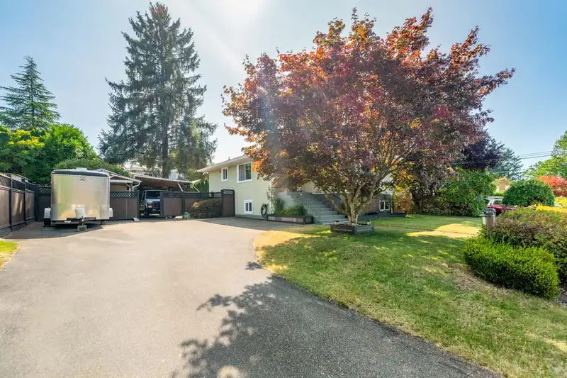 12882 98A AVENUE - photo 2 of 28