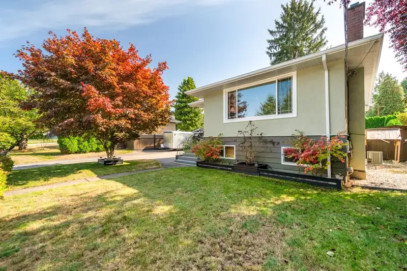 12882 98A AVENUE - photo 4 of 28