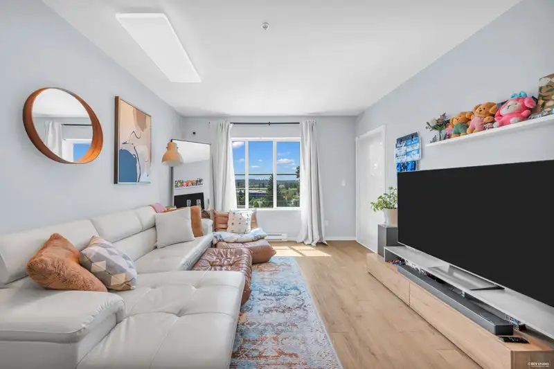 305 202 LEBLEU STREET - photo 2 of 32