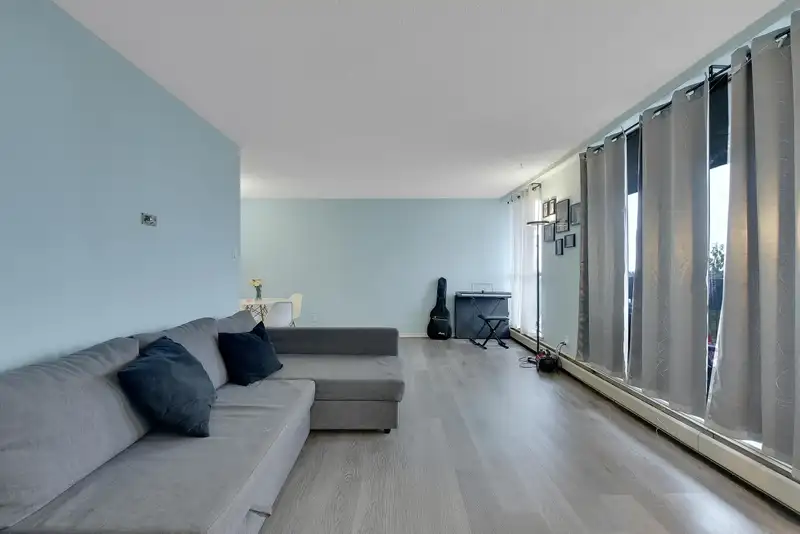 605 6759 WILLINGDON AVENUE - photo 2 of 28