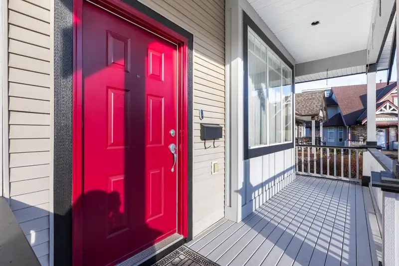 13559 62B AVENUE - photo 3 of 40