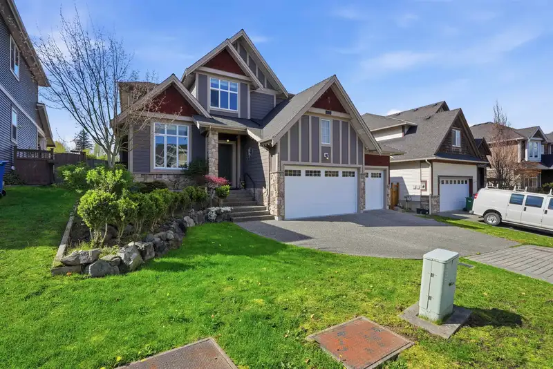 2203 RIESLING DRIVE - photo 2 of 40