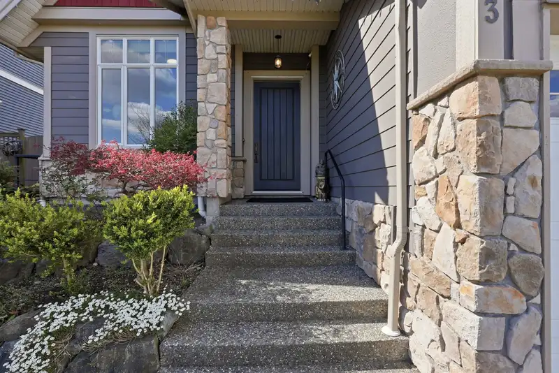 2203 RIESLING DRIVE - photo 4 of 40