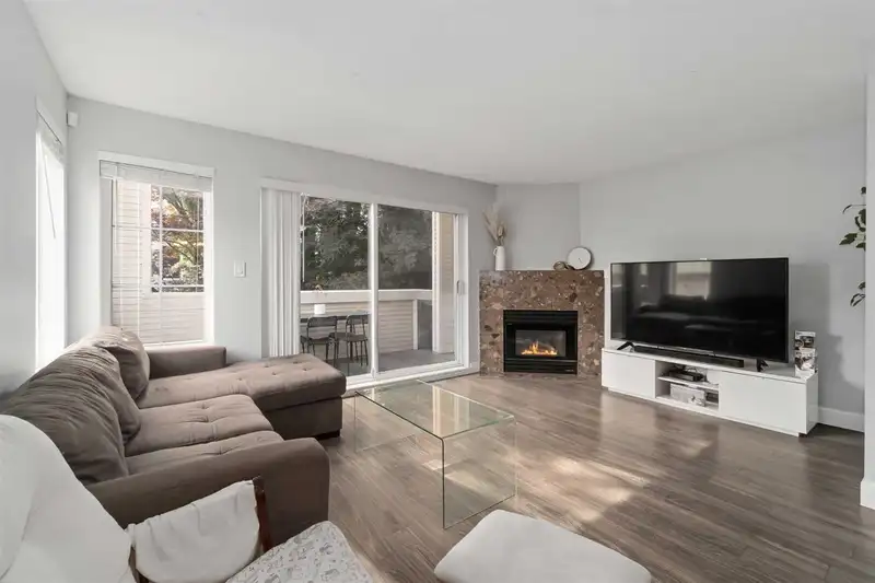 24 270 CASEY STREET - photo 3 of 25