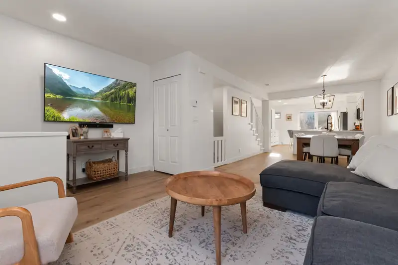 87 4401 BLAUSON BOULEVARD - photo 4 of 17