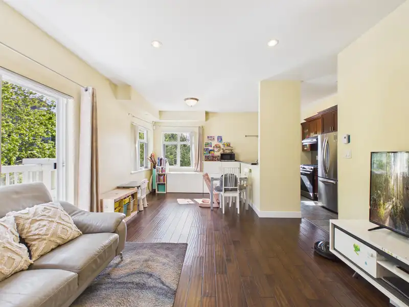 141 7388 MACPHERSON AVENUE - photo 3 of 16
