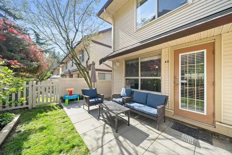 45 20350 68 AVENUE - photo 1 of 36