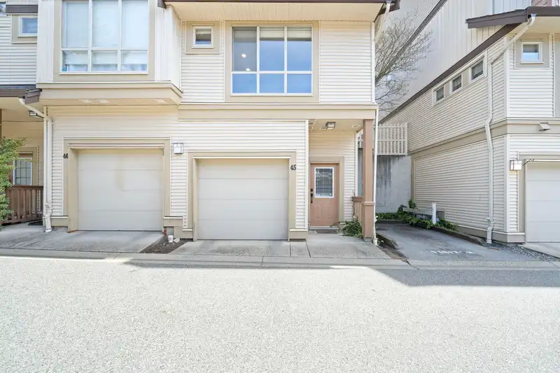 45 20350 68 AVENUE - photo 3 of 36