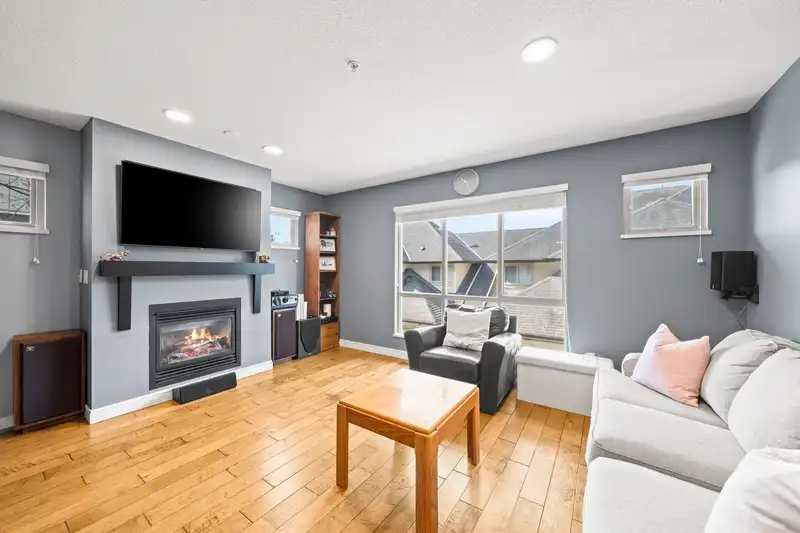 45 20350 68 AVENUE - photo 4 of 36