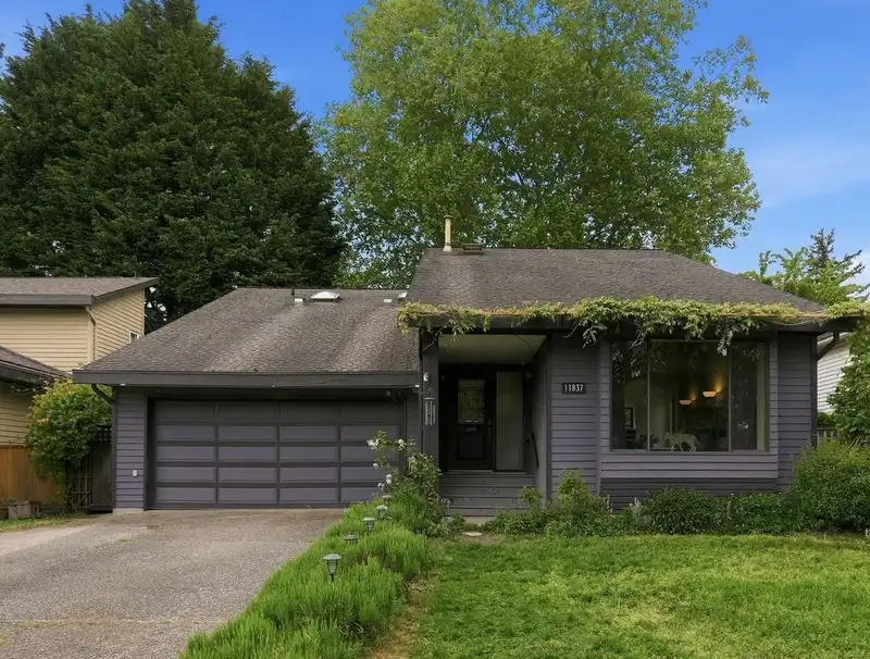 11837 ALDERWOOD CRESCENT - photo 1 of 40