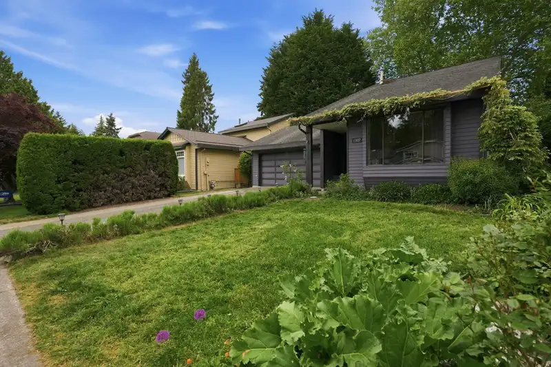 11837 ALDERWOOD CRESCENT - photo 2 of 40
