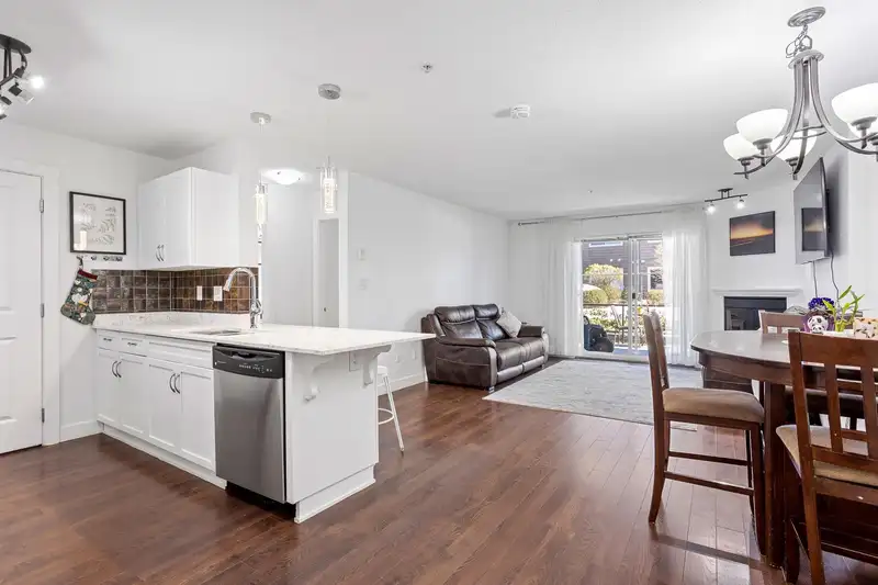 107 2038 SANDALWOOD CRESCENT - photo 4 of 31