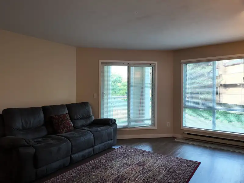 121 7437 MOFFATT ROAD - photo 4 of 25