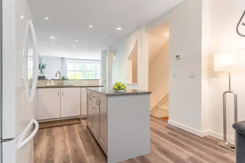 4 14959 58 AVENUE - photo 4 of 38