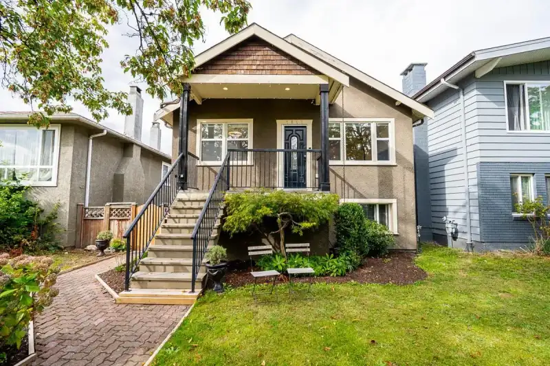 1617 E 36TH AVENUE - photo 1 of 33