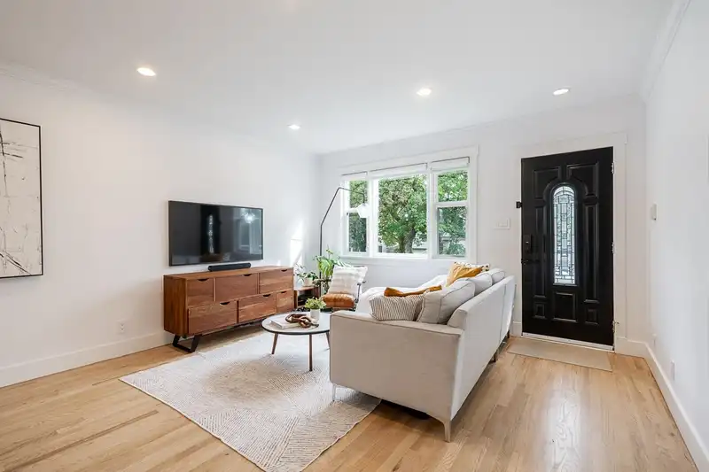 1617 E 36TH AVENUE - photo 2 of 33