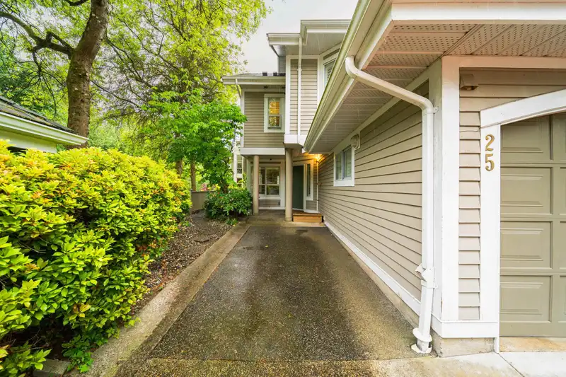 25 650 ROCHE POINT DRIVE - photo 4 of 37