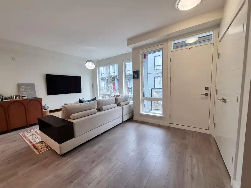 220 708 LEA AVENUE - photo 3 of 34