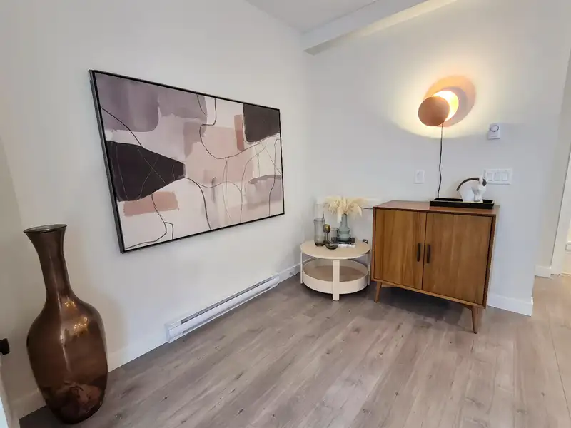 220 708 LEA AVENUE - photo 4 of 34