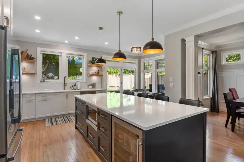 835 KENT STREET - photo 2 of 40