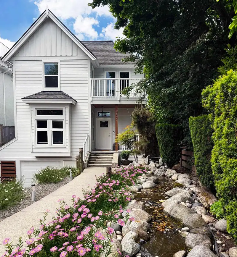 835 KENT STREET - photo 3 of 40