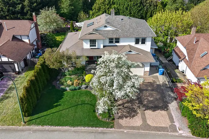 34947 OAKHILL DRIVE - photo 2 of 39