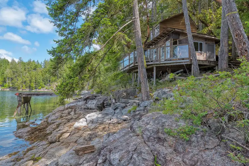 6761 SANDY HOOK TRAIL - photo 2 of 31