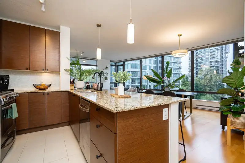 504 400 CAPILANO ROAD - photo 1 of 33