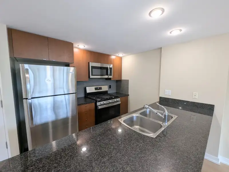 306 9188 HEMLOCK DRIVE - photo 3 of 22