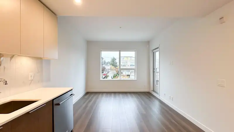 309 645 COMO LAKE AVENUE - photo 2 of 29