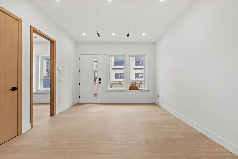4 5091 BUXTON STREET - photo 3 of 28